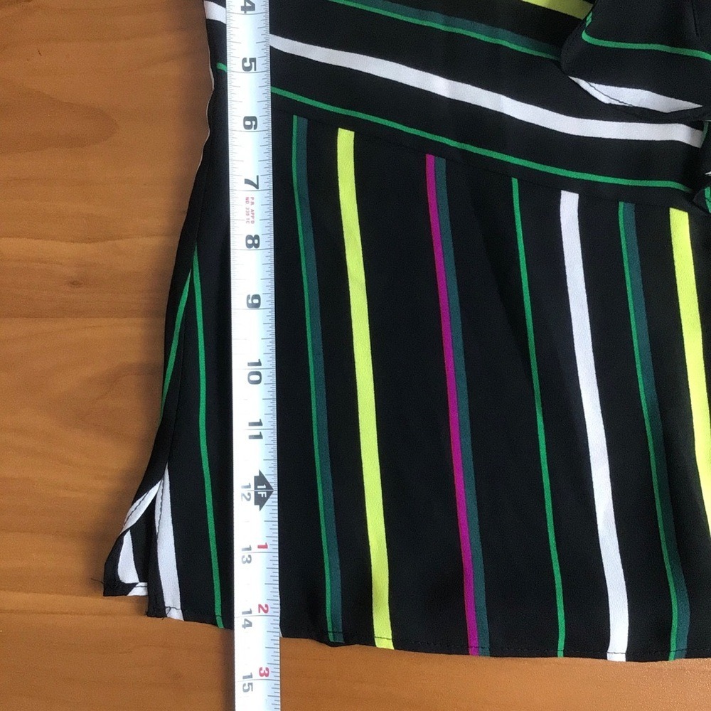 SALE‎ Vince Camuto Womens Off Shoulder Flutter Sleeves Black Multi Striped Top - Picture 9 of 9